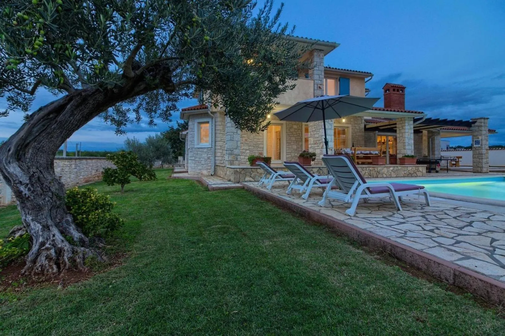Ferienhaus Mit Privatpool Fuer 9 Personen Ca 200 Qm In Gajana, Istrien Istrische Riviera contacts